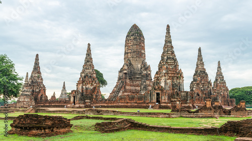 Wat Chaiwattanaram in ruins © phichak