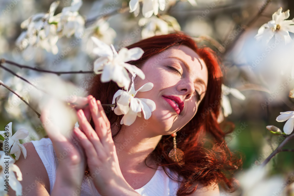 Obraz premium portrait of a woman at a flowering tree