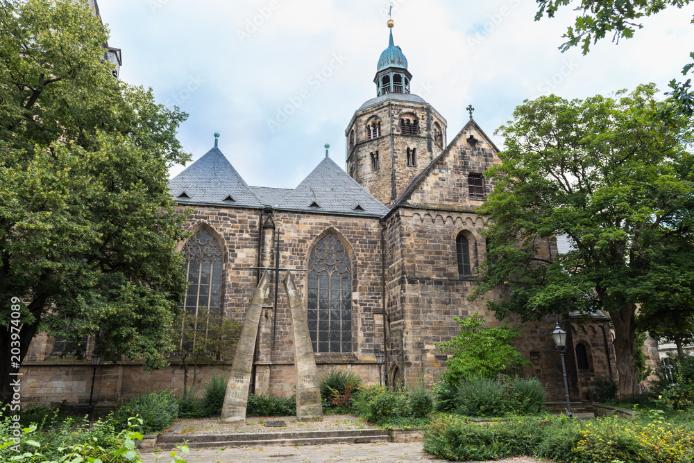 Fototapeta premium Münster St. Bonifatius in der Altstadt von Hameln