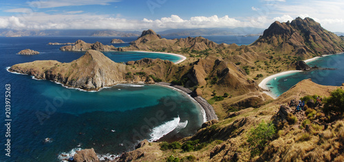 Panorama de l'île de Padar, Indonésie photo