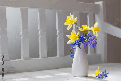 Fototapeta Naklejka Na Ścianę i Meble -  spring flowers in vase on white wooden bench