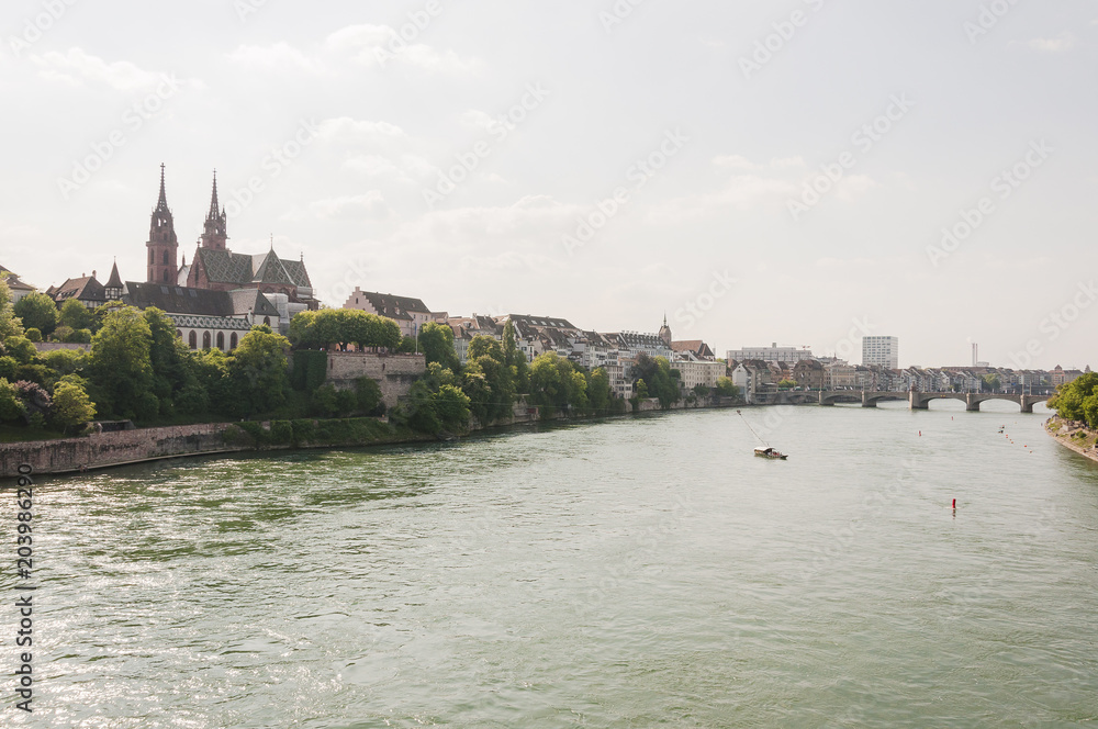 Basel, Münster, Kirche, Pfalz, Grossbasel, Rhein, Rheinufer, Rheinbrücke, Rheinsprung, Schifffahrt, Fähre, Wassersport, Rheinschwimmen, Sommer, Schweiz Basel, Münster, Kirche, Pfalz, Grossbasel, Rhein, Rheinufer, Rheinbrücke, Rheinsprung, Schifffahrt, Fähre, Wassersport, Rheinschwimmen, Sommer, Schweiz