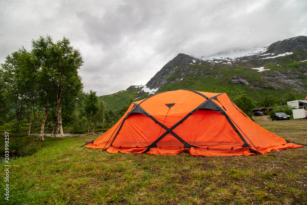 oranges zelt auf einem campingplatz in den Bergen, Lofoten Stock Photo |  Adobe Stock
