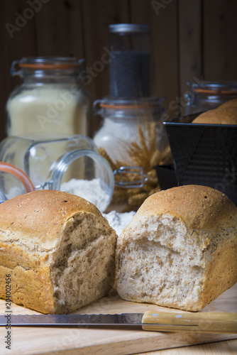 Pan de molde con semillas casero y artesanal photo