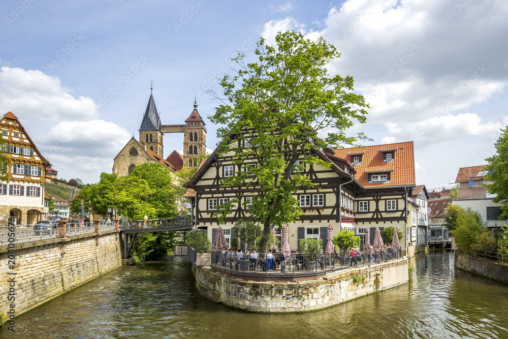 Naklejka premium Esslingen am Neckar, Blick zur Stadtkirche Sankt Dionys 