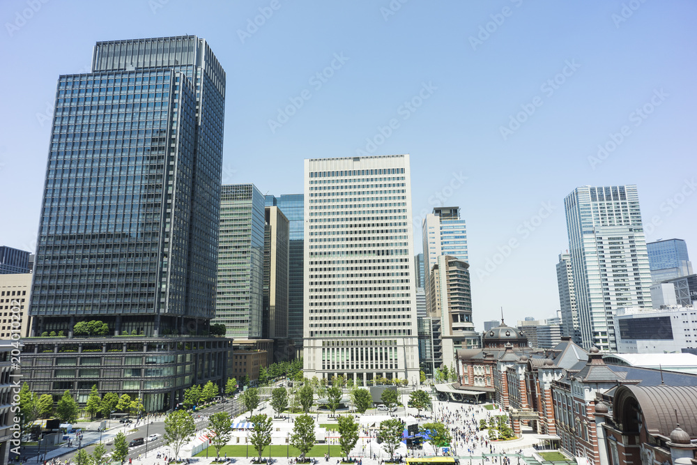 Obraz premium 晴天の東京 丸の内 東京駅
