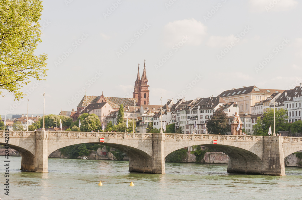 Basel, Stadt, Altstadt, Rhein, Rheinbrücke, Fluss, Rheinufer, Wassersport, Schifffahrt, Münster, Kirche, Altstadthäuser, Grossbasel, Frühling, Schweiz