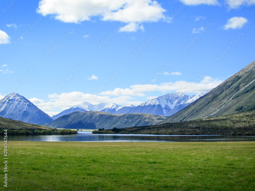 Viewpoint with the lake and mountain in New Zealand