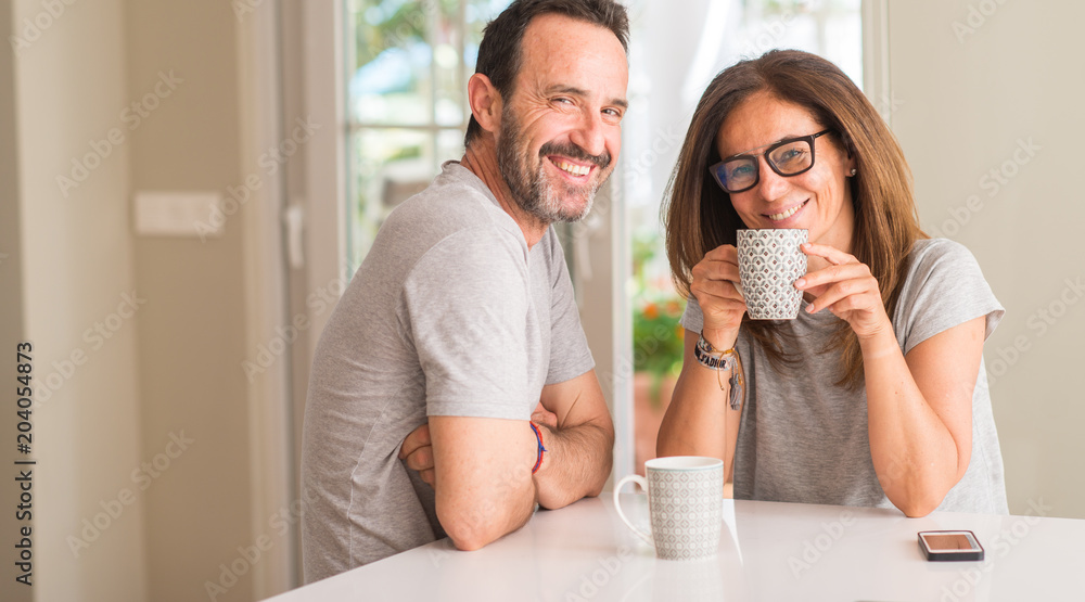 Middle aged couple at home - obrazy, fototapety, plakaty 