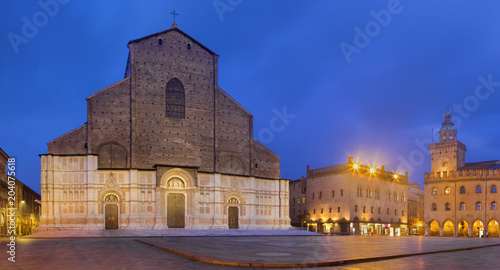 Bologna - The Basilica di San Petronio, Palazzo Comunale and Piazza Maggiore square in morning dusk