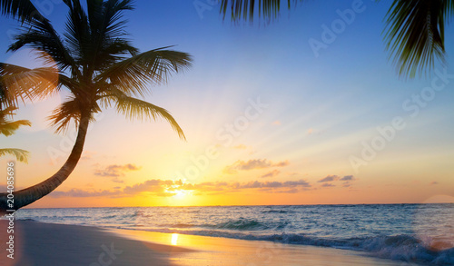 Fototapeta Naklejka Na Ścianę i Meble -  Art Summer vacation drims; Beautiful sunset over the tropical beach