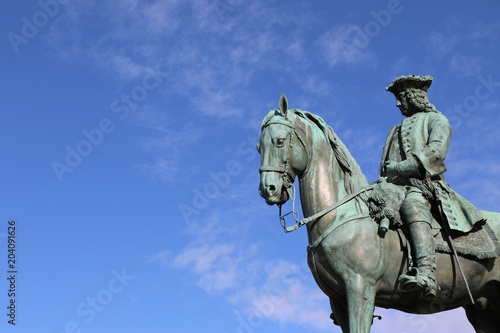 Statue centrale de la place Maria-Theresien-Platz à Vienne © Hagen411