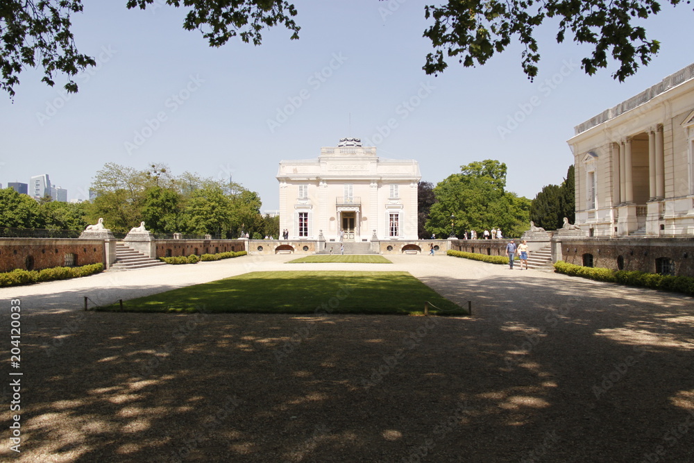 Pavillon du parc de Bagatelle à Paris	