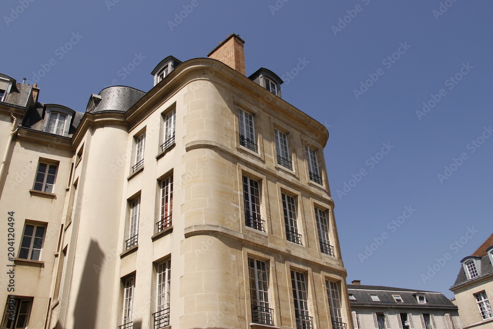 Immeuble ancien du quartier du Marais à Paris	