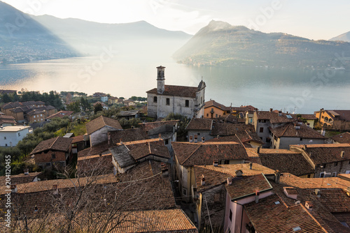 Принти на полотні View of lake Iseo in Italy with old houses and church