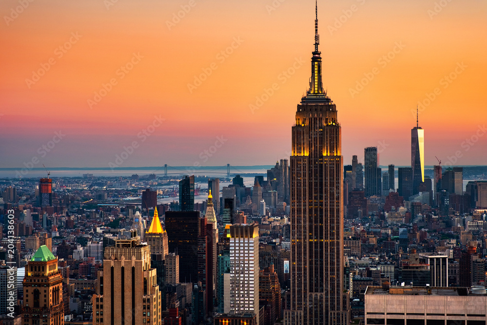 Naklejka premium Aerial view on the city skyline in New York City, USA at sunset