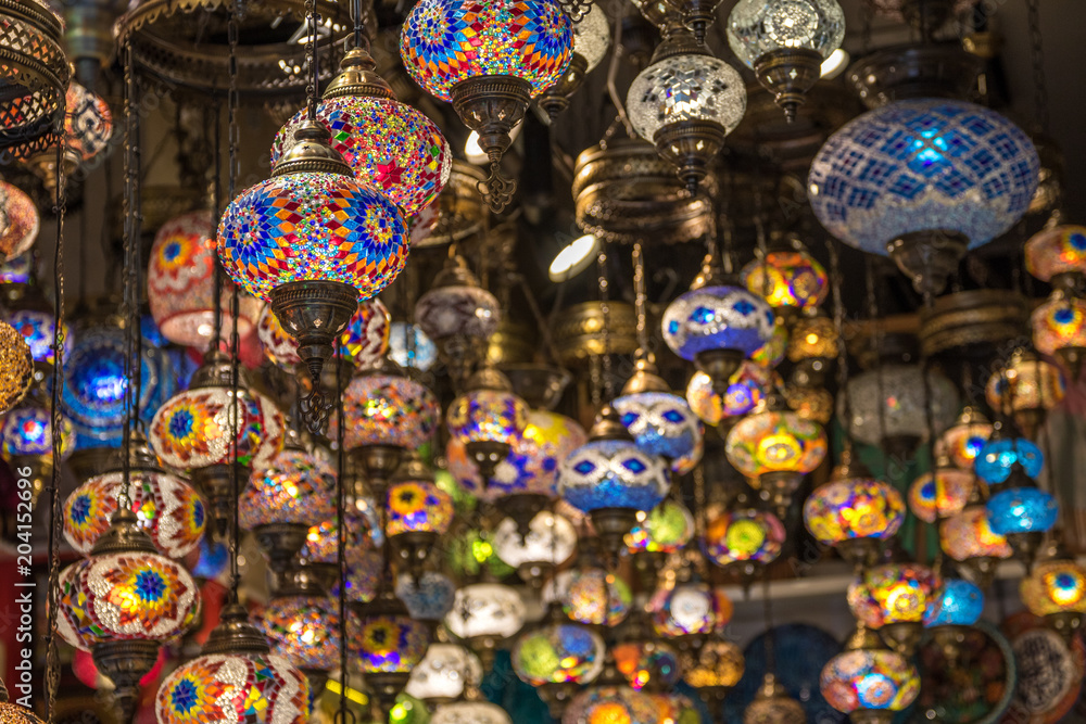 Lampengeschäft mit orientalischem Design in Istanbul, Türkei