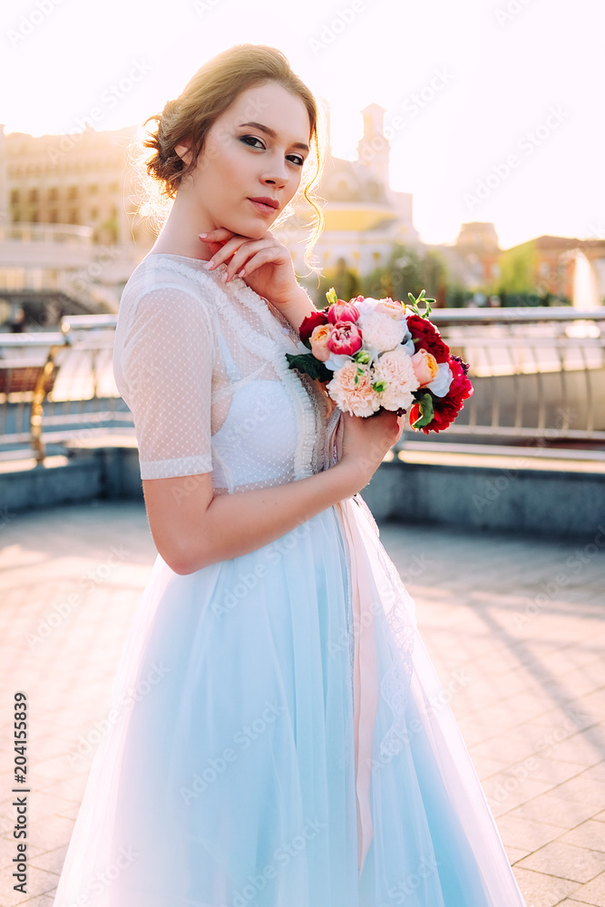 Fototapeta premium Beautiful sunset portrait of the bride