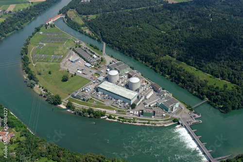 Luftaufnahme des Kernkraftwerks und des Wasserkraftwerks Beznau photo