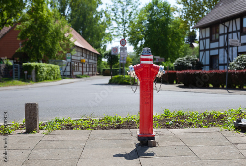 Hydrant in der Mitte eines Dorfes sichert Wasserversorgung photo