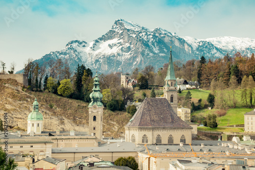 Aussicht auf die Stadt Salzburg von Kapuzinerberg in Frühjahr - Salzburg, Österreich photo