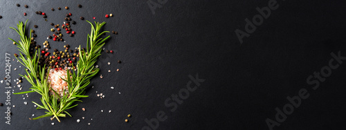 Food background with fresh herbs and spices © Leszek Czerwonka