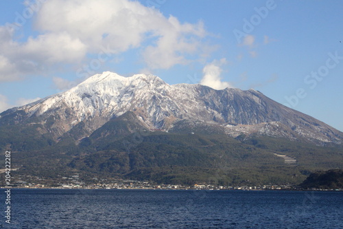 冠雪の桜島の冬景色