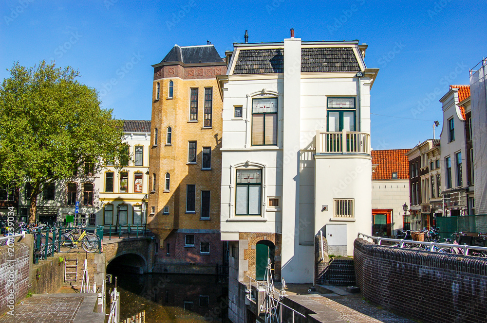 Obraz premium Cityscape with moat and monumental houses. Gouda, the Netherlands.