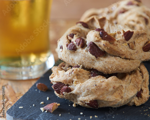 Taralli e Birra - tipico aperitivo napoletano, italiano