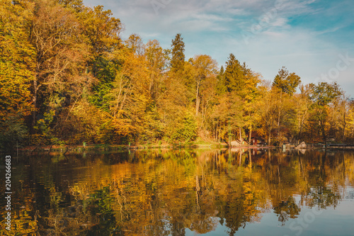 Autumnal lake view © Silvia Eder