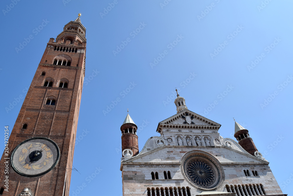Φωτογραφία The facade of the imposing Cathedral of Cremona - Cremona - Italy 07
