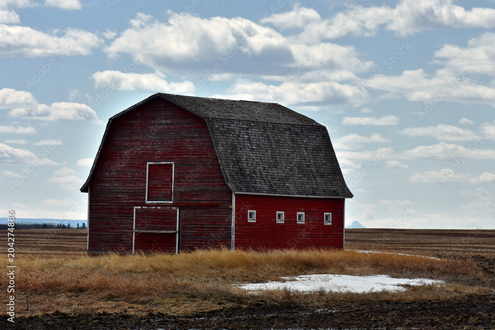 Obraz premium Old Red Abandoned Barn