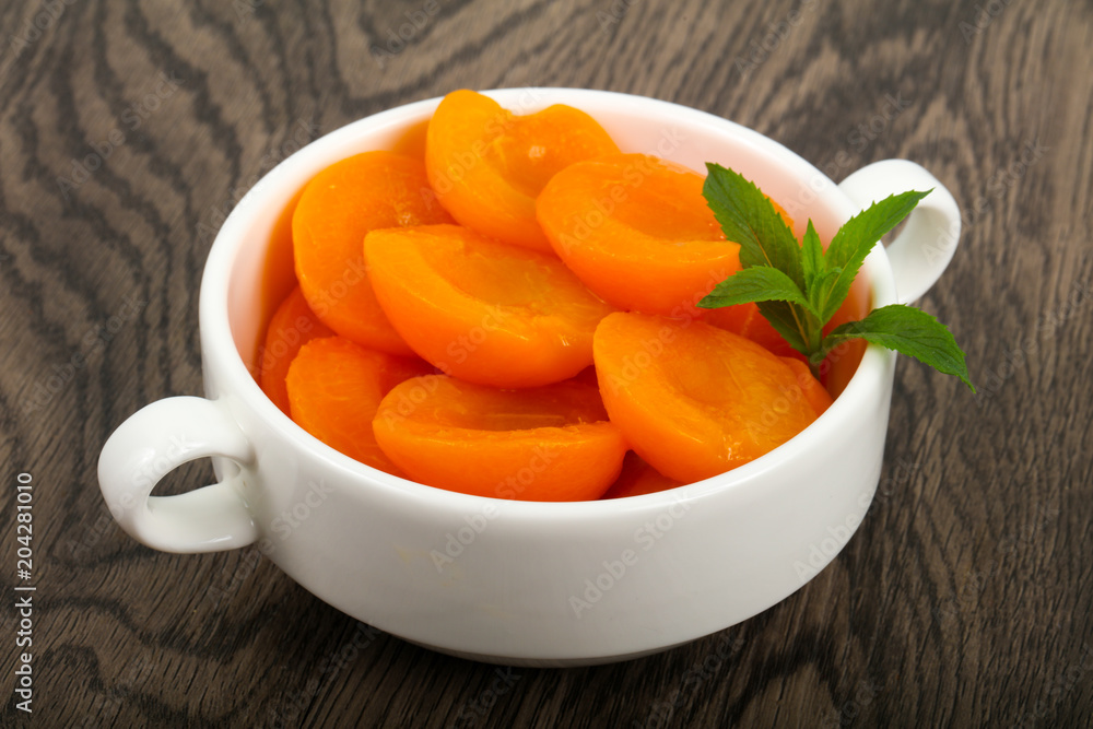 Canned apricots Canned apricots