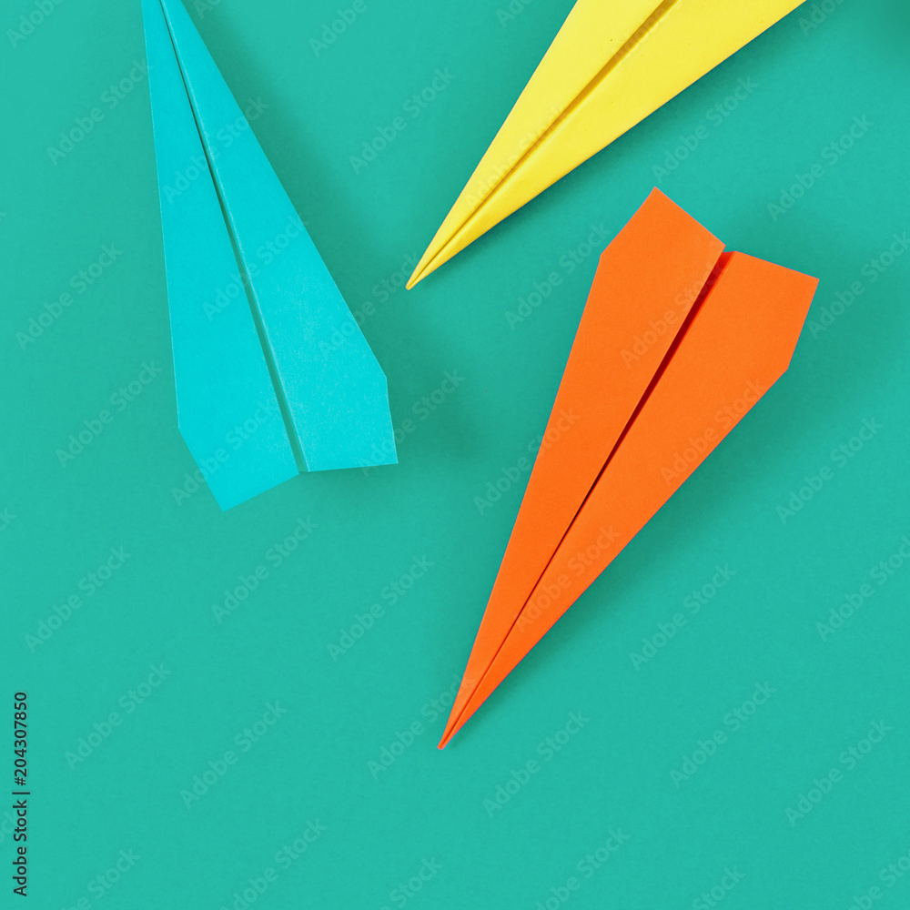 Flat lay set colorful paper plane with copy space on pastel background - obrazy, fototapety, plakaty 