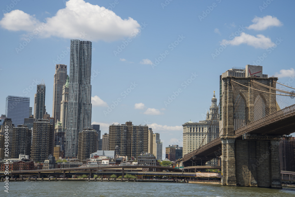 Obraz premium Brooklyn Bridge and New York Skyline