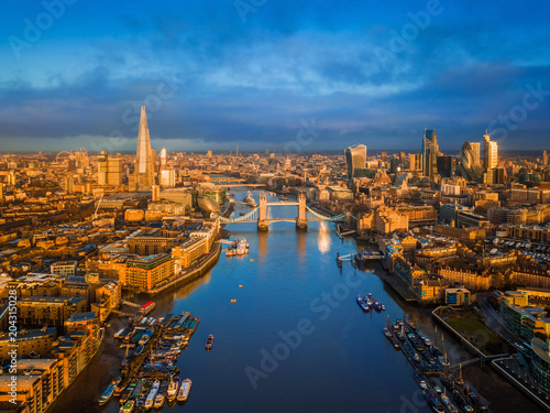 Canvas Print London, England - Aerial skyline view of London including iconic Tower Bridge wi
