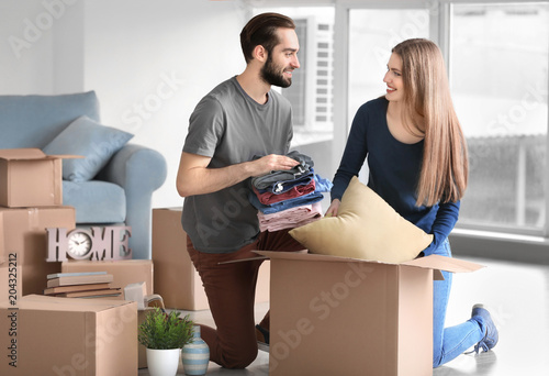 Young couple packing their ...