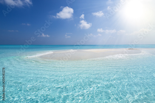 Maldivian sandbank in Indian ocean © photopixel