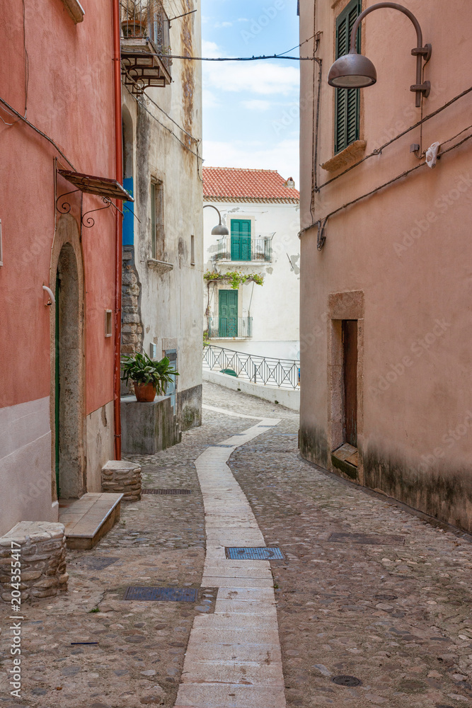 Fototapeta Rodi Garganico (Apulia, Włochy) - Widok na malownicze miasteczko w południowych Włoszech