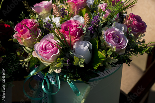 Obraz na płótnie flowers in a hat box