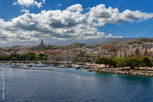 Fototapeta Naklejka Na Ścianę i Meble -  Messina, Sicily, Italy - view from the ferry