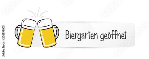 Biergarten geöffnet zettel mit bier anstoßen