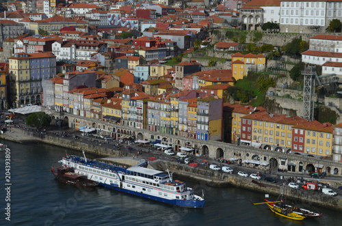 Portugal, ville de Porto, vue depuis les berges du Douro © AMINA