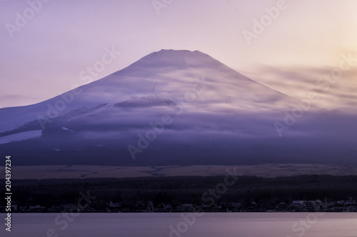 Mt.Fuji in a morning breeze // Yamana lake © patchiya