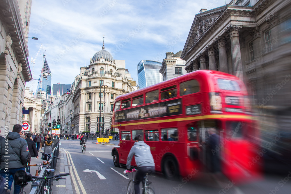 Fototapeta premium London roter schneller Bus