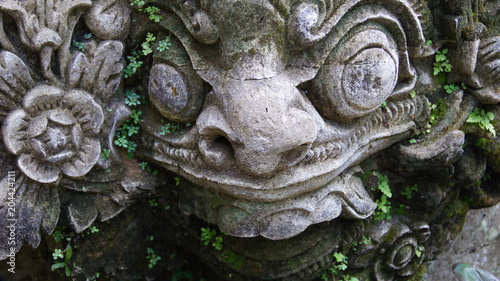 Bali Kultur Statue Alt Verwachsen