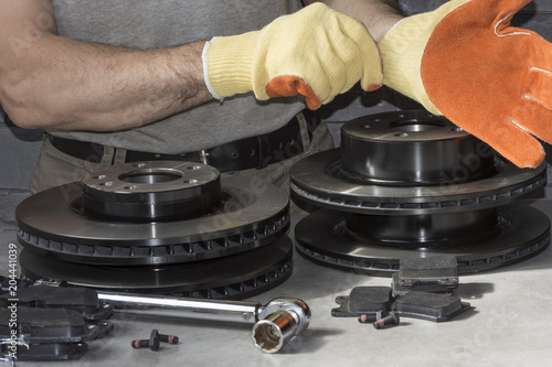 Disques de freins neufs et plaquettes pour véhicules automobiles avant montage photo