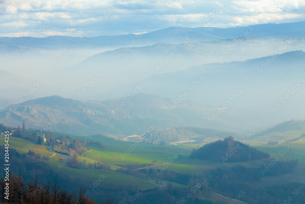 Fototapeta premium fog in the valleys of Tuscany