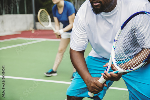 Couple playing tennis as a team © Rawpixel.com