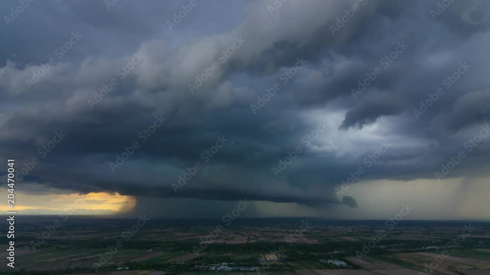 The sky is changing, becoming raindrops falling from the sky. And may have a lightning cable The sky is changing, becoming raindrops falling from the sky. And may have a lightning cable